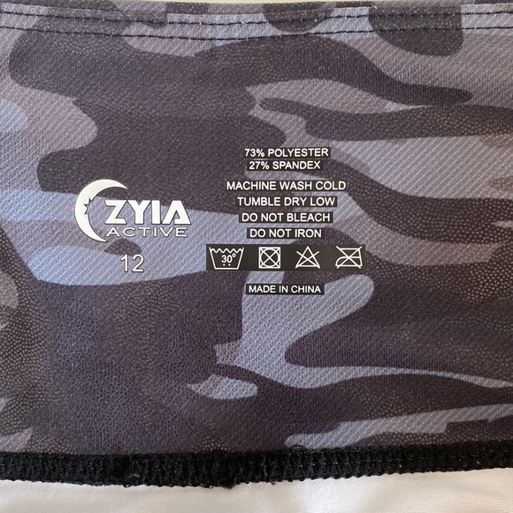 Zyia Active Compression Capri Camo Metallic Leggings - Picture 4 of 4